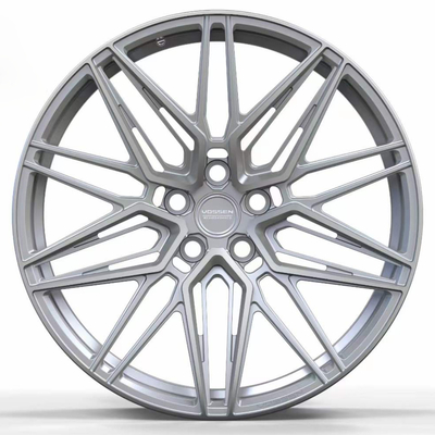Satynowo-srebrne kute felgi Vossen HF-7 do Land Rovera Range Rovera