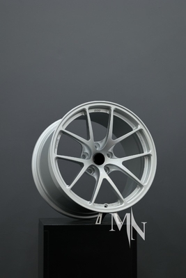 Wykonane na zamówienie koła BBS RI D dla BMW F10 M5 Alloy Competition