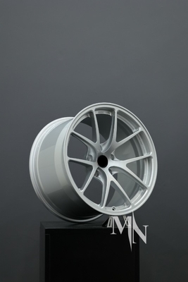 Wykonane na zamówienie koła BBS RI D dla BMW F10 M5 Alloy Competition