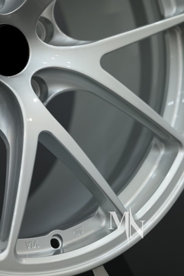 Wykonane na zamówienie koła BBS RI D dla BMW F10 M5 Alloy Competition