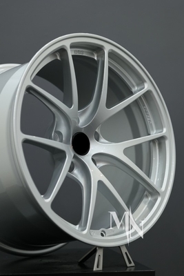 Wykonane na zamówienie koła BBS RI D dla BMW F10 M5 Alloy Competition